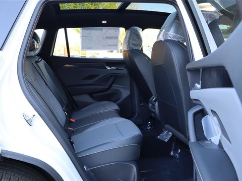 New 2026 Volkswagen Tiguan SE R-Line image 28