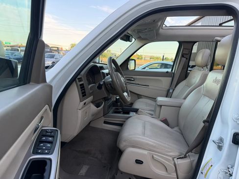 Used 2011 Jeep Liberty Limited w/ Tire & Wheel Group RWD image 17