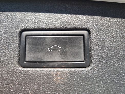 Used 2022 Volkswagen Tiguan SE R-Line image 15