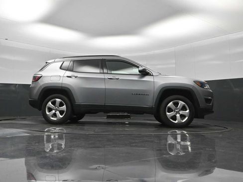 Used 2018 Jeep Compass Latitude w/ Popular Equipment Group AWD/4WD image 56