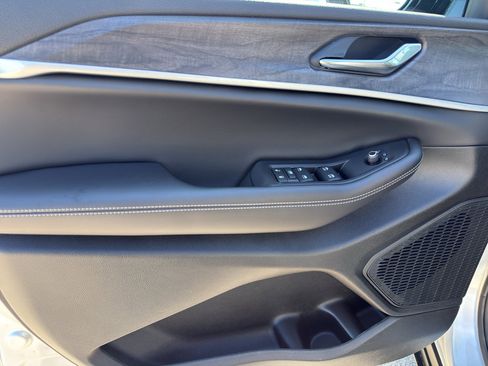 New 2026 Jeep Grand Cherokee L 4WD image 12