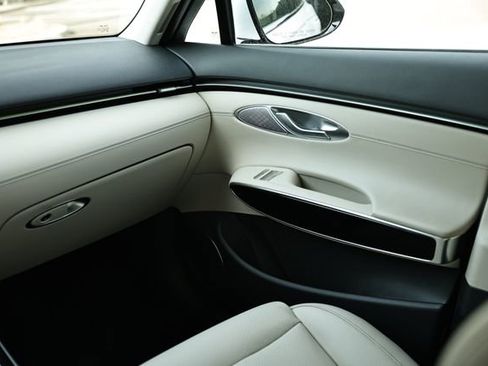 Certified 2026 Genesis GV70 2.5T image 28