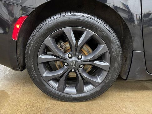 Used 2019 Chrysler Pacifica Touring Plus w/ S Appearance Package image 37