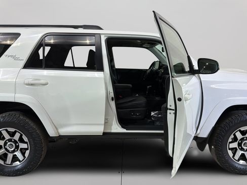 Used 2019 Toyota 4Runner TRD Off-Road Premium AWD/4WD image 33