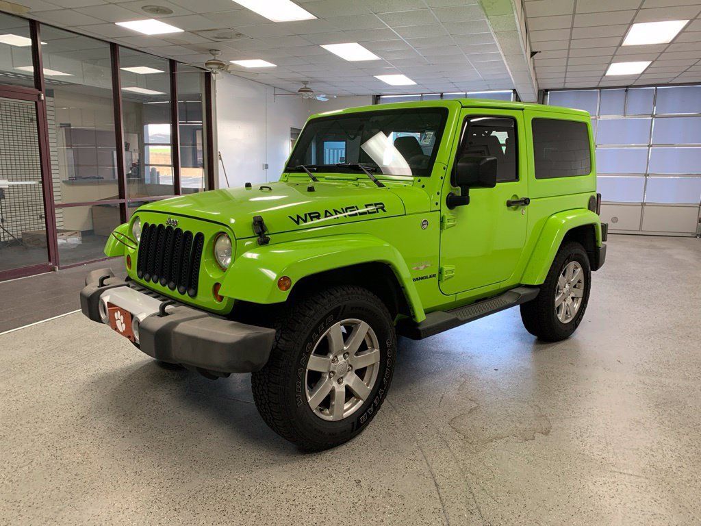 Used 2012 Jeep Wrangler Sahara w/ Connectivity Group AWD/4WD image 2
