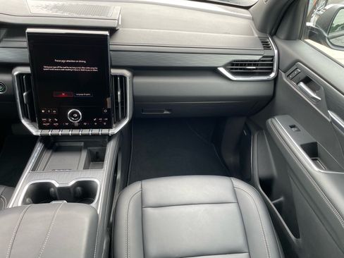 Used 2025 GMC Acadia Elevation w/ Super Cruise Package FWD image 11