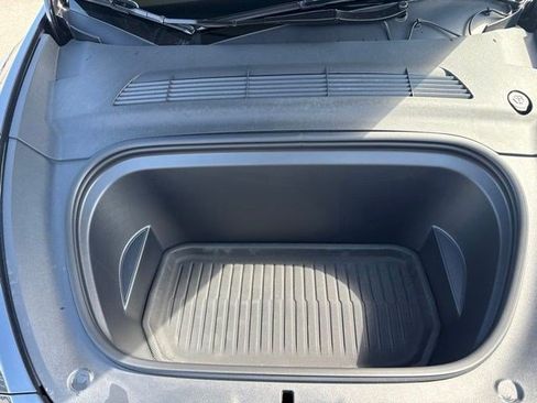 Used 2024 Tesla Model Y Long Range AWD/4WD image 25