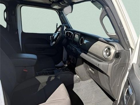 Used 2023 Jeep Wrangler Sahara image 28