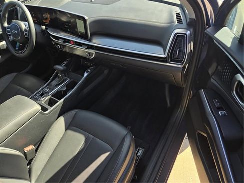 Certified 2025 Kia Sorento S w/ Panoramic Sunroof Package image 7