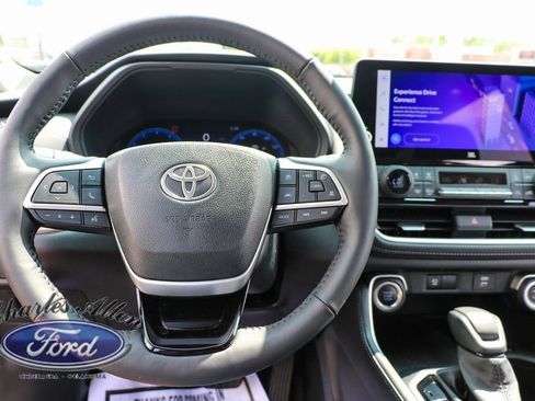 Used 2024 Toyota Grand Highlander AWD image 10