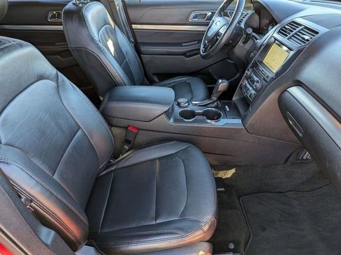 Used 2018 Ford Explorer XLT w/ Equipment Group 202A image 30