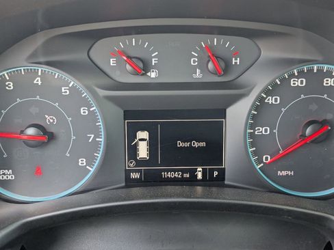 Used 2021 Chevrolet Equinox LS image 22