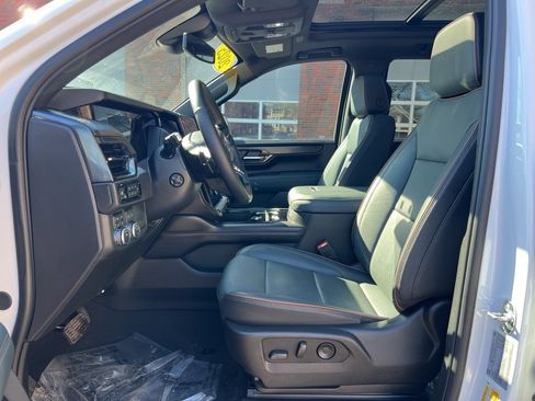 Used 2025 GMC Yukon AT4 image 13