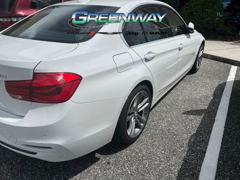 Used 2018 BMW 330i Sedan RWD image 4