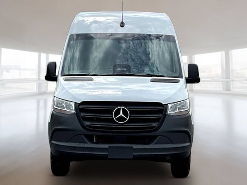 Used 2025 Mercedes-Benz Sprinter 2500 image 2