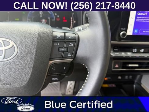 Used 2025 Toyota Camry SE FWD image 12