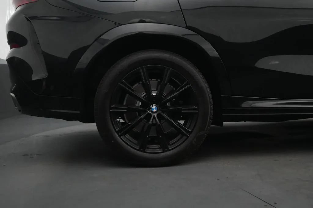 Used 2021 BMW X6 M50i AWD/4WD image 52