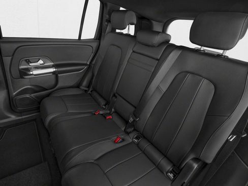 New 2026 Mercedes-Benz GLB 250 4MATIC image 9