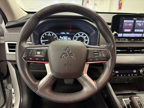 Used 2022 Mitsubishi Outlander ES FWD image 29