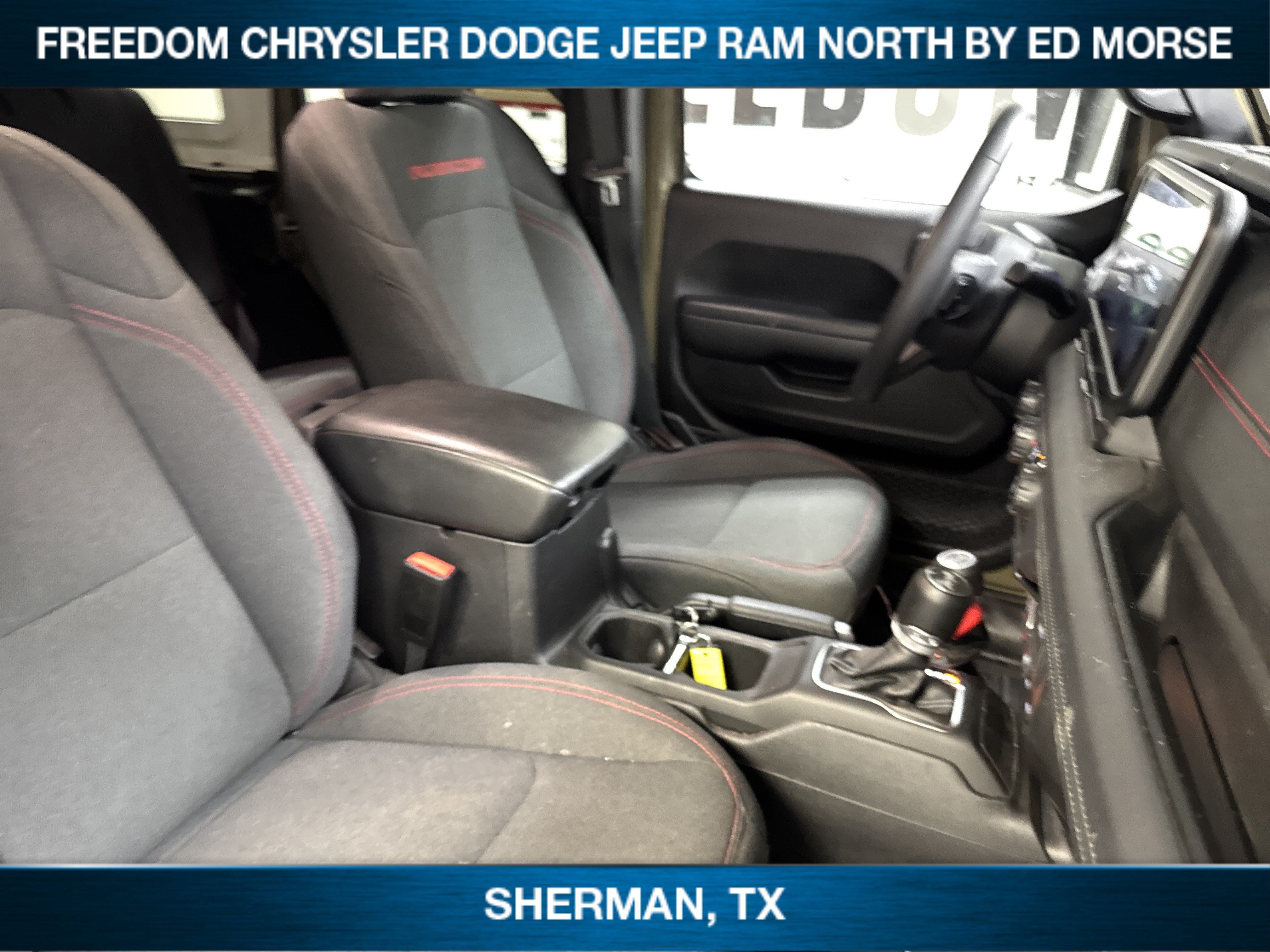 Used 2025 Jeep Wrangler Unlimited Rubicon AWD/4WD image 10