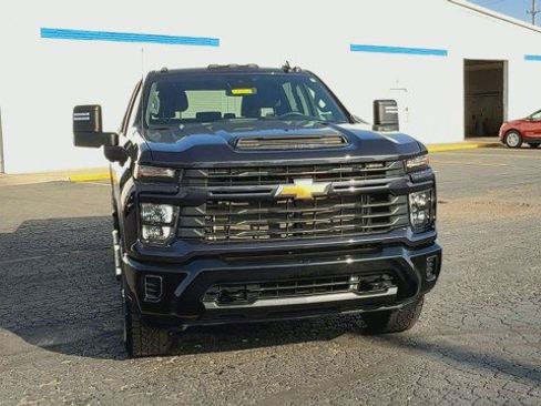 Used 2024 Chevrolet Silverado 2500 Custom w/ Custom Convenience Package image 3