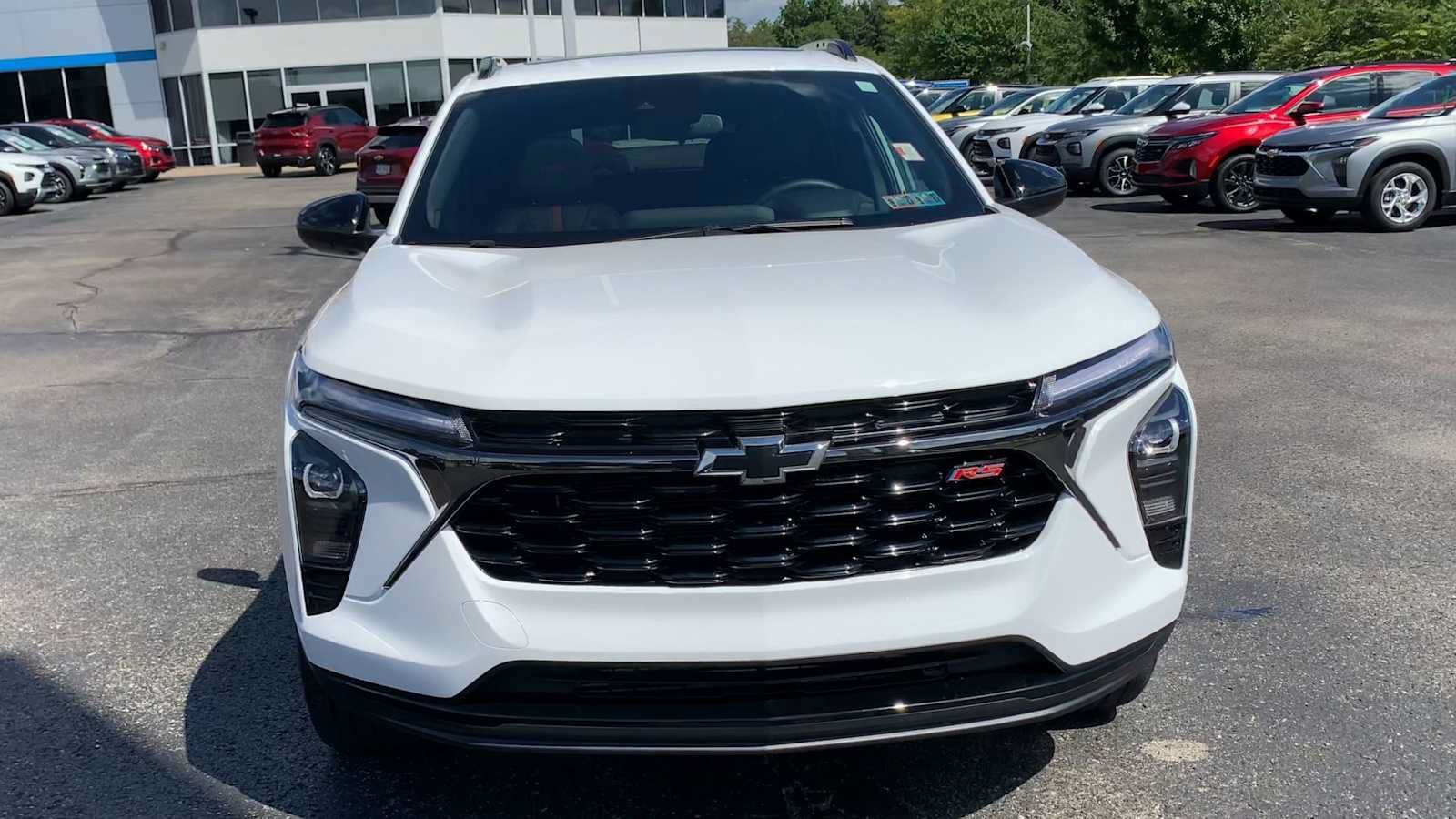 Certified 2025 Chevrolet Trax RS w/ Sunroof Package FWD image 3