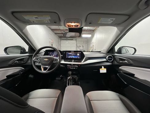 New 2026 Chevrolet Trax LT w/ LT Convenience Package FWD image 19