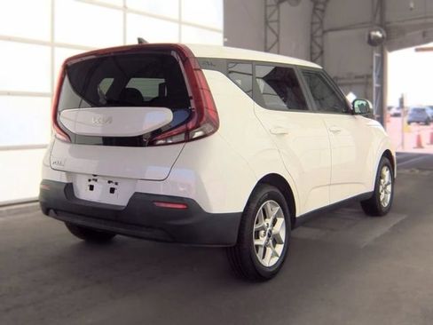 Certified 2022 Kia Soul LX w/ Technology Package FWD image 4