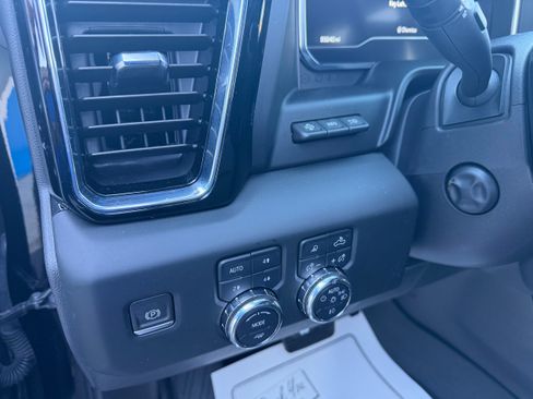 Used 2024 GMC Sierra 1500 Denali w/ Technology Package AWD/4WD image 15