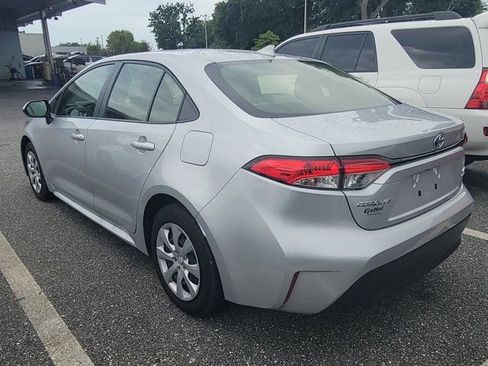 Used 2025 Toyota Corolla LE w/ Convenience Package FWD image 4