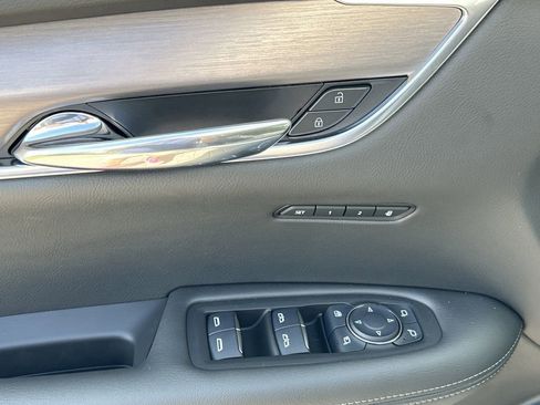 New 2025 Cadillac XT6 Luxury image 19