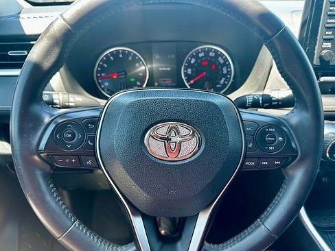 Used 2019 Toyota RAV4 XLE Premium FWD image 17