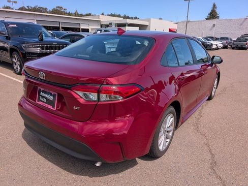 Used 2024 Toyota Corolla LE w/ LE Convenience Package FWD image 5