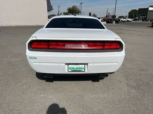 Used 2014 Dodge Challenger R/T RWD image 4