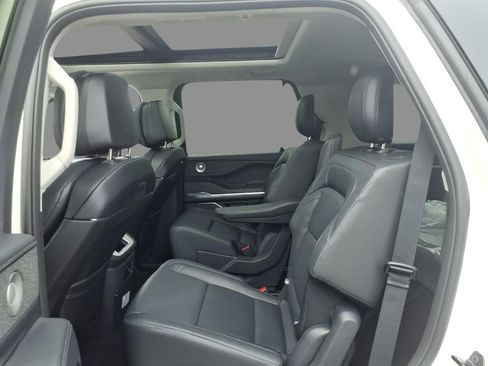New 2026 Lincoln Navigator Reserve AWD/4WD image 5
