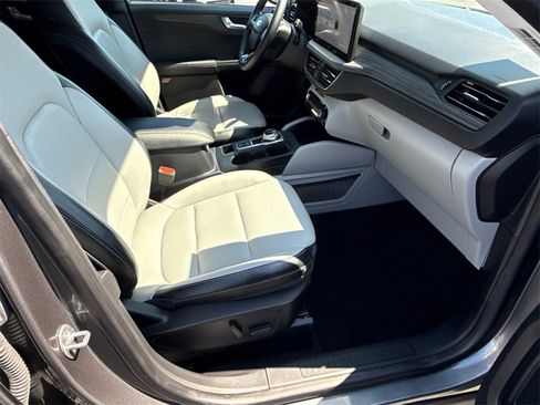 Certified 2023 Ford Escape Platinum image 13