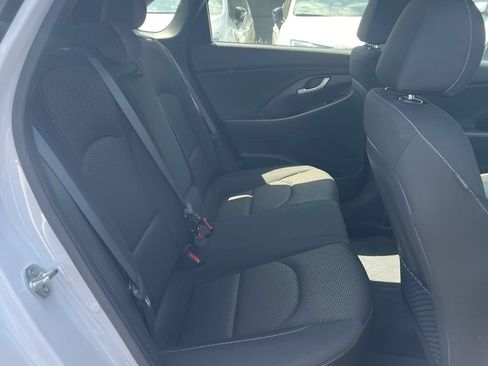 Used 2019 Hyundai Elantra GT FWD image 10