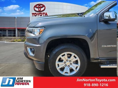 Used 2017 Chevrolet Colorado LT w/ Luxury Package, Chrome AWD/4WD image 9