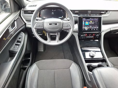Used 2023 Jeep Grand Cherokee Altitude image 21