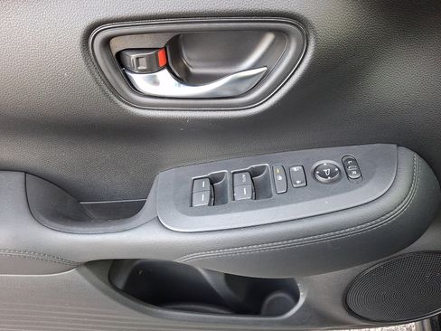 Certified 2023 Honda HR-V LX image 12