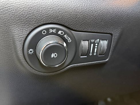 Used 2023 Jeep Compass Limited w/ Elite Group AWD/4WD image 19