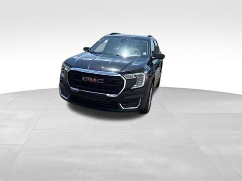 Used 2022 GMC Terrain SLE w/ Driver Convenience Package FWD image 3