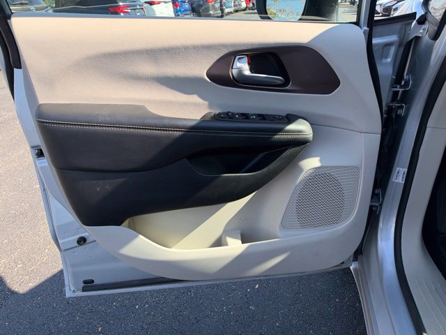 Used 2023 Chrysler Voyager LX FWD image 23