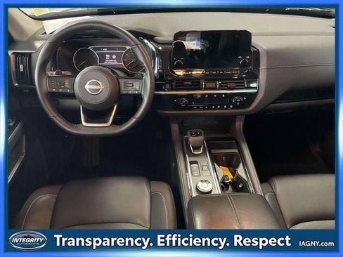 Used 2025 Nissan Pathfinder SL AWD/4WD image 13