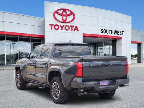 Used 2025 Toyota Tacoma TRD Sport AWD/4WD image 4