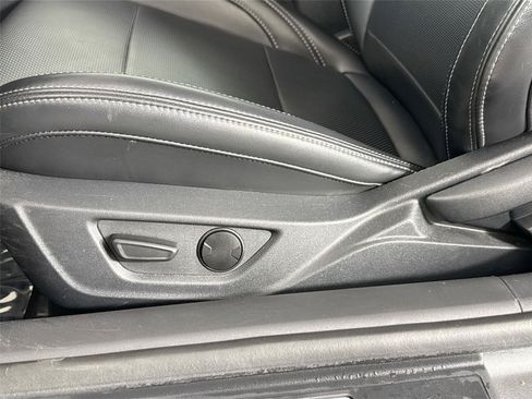 Used 2025 Ford Mustang Premium RWD image 31
