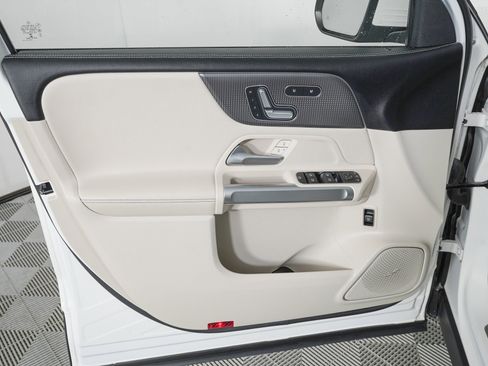 Used 2021 Mercedes-Benz GLB 250 image 15