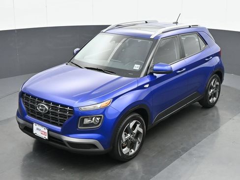 Used 2025 Hyundai Venue SEL FWD image 17