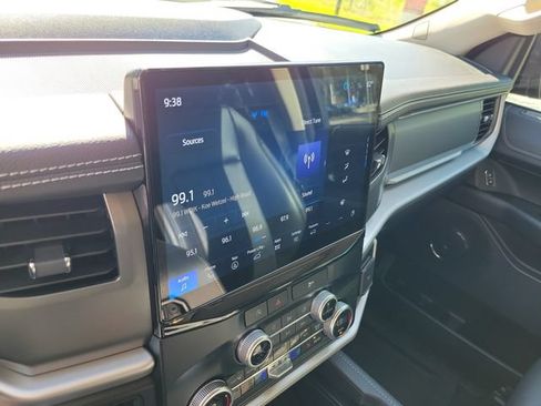 Used 2024 Ford Expedition XLT RWD image 29