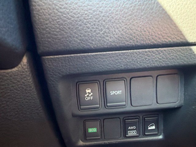 Used 2016 Nissan Rogue SV AWD/4WD image 42